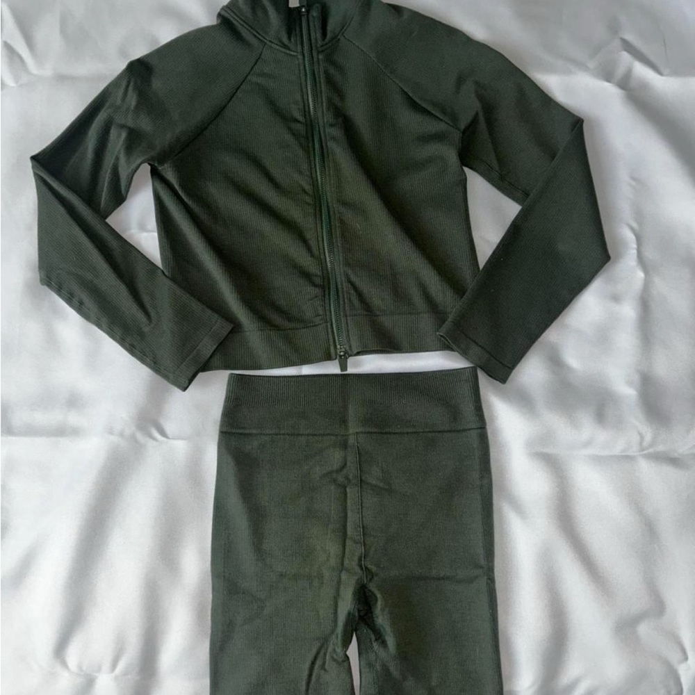 Fabletics Dark Green Activewear Set